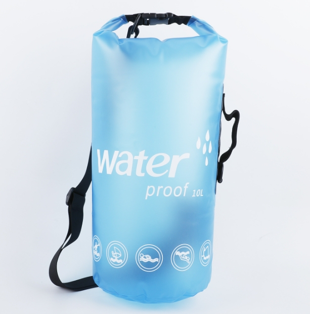 屋外の防水バッグ